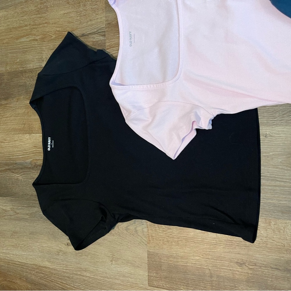 Old Navy Women’s Black, Light Pink, and Teal Short Sleeve Tees Size Large - Picture 5 of 6